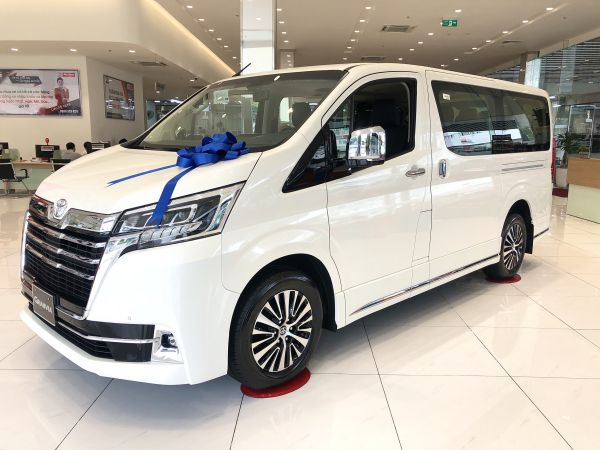 toyota-granvia-mau-trang-1